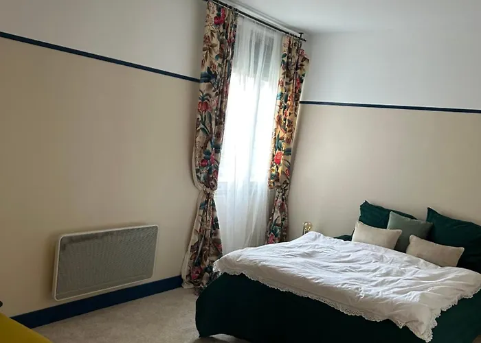 Проживание в семье A 5 Min De Jaude A Pied